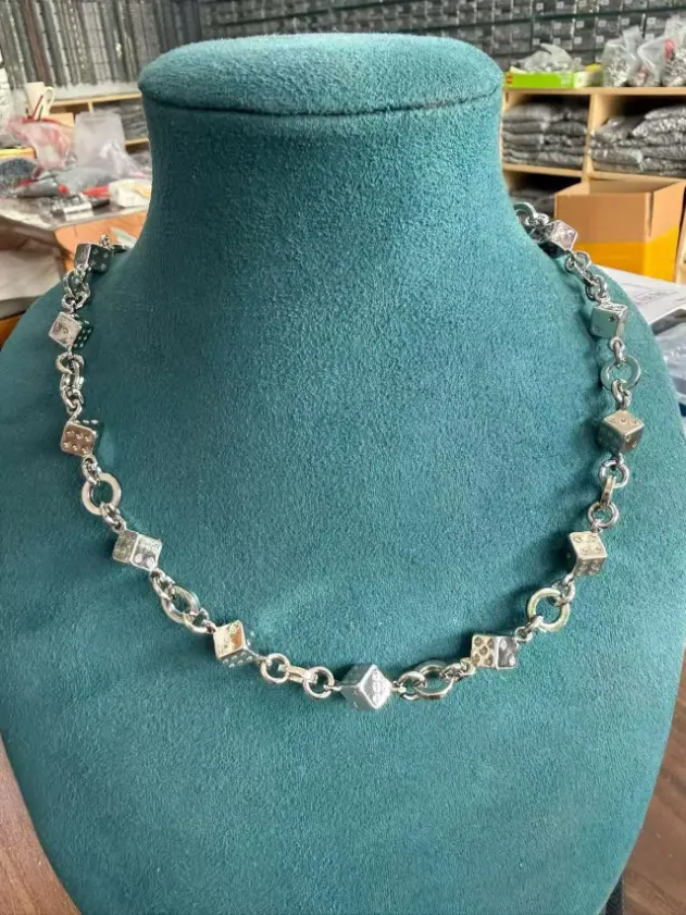 هر طراحی جواهرات اصلی با ریخته گری آلیاژ روی شروع می شود